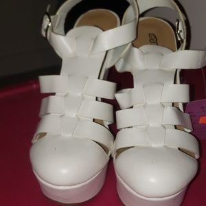 White Breckelle's wedges